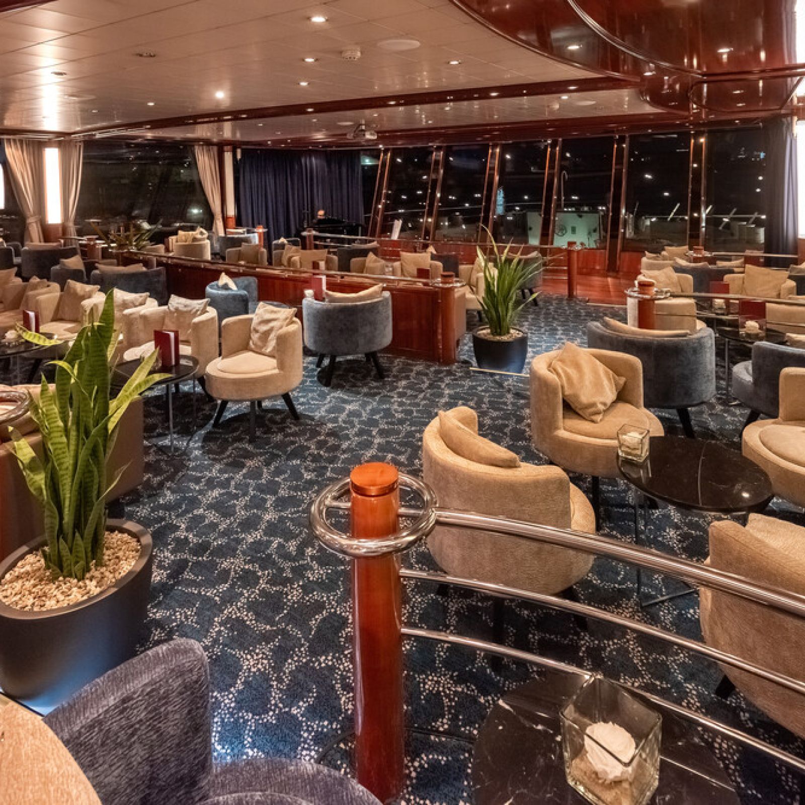 River Crown 9