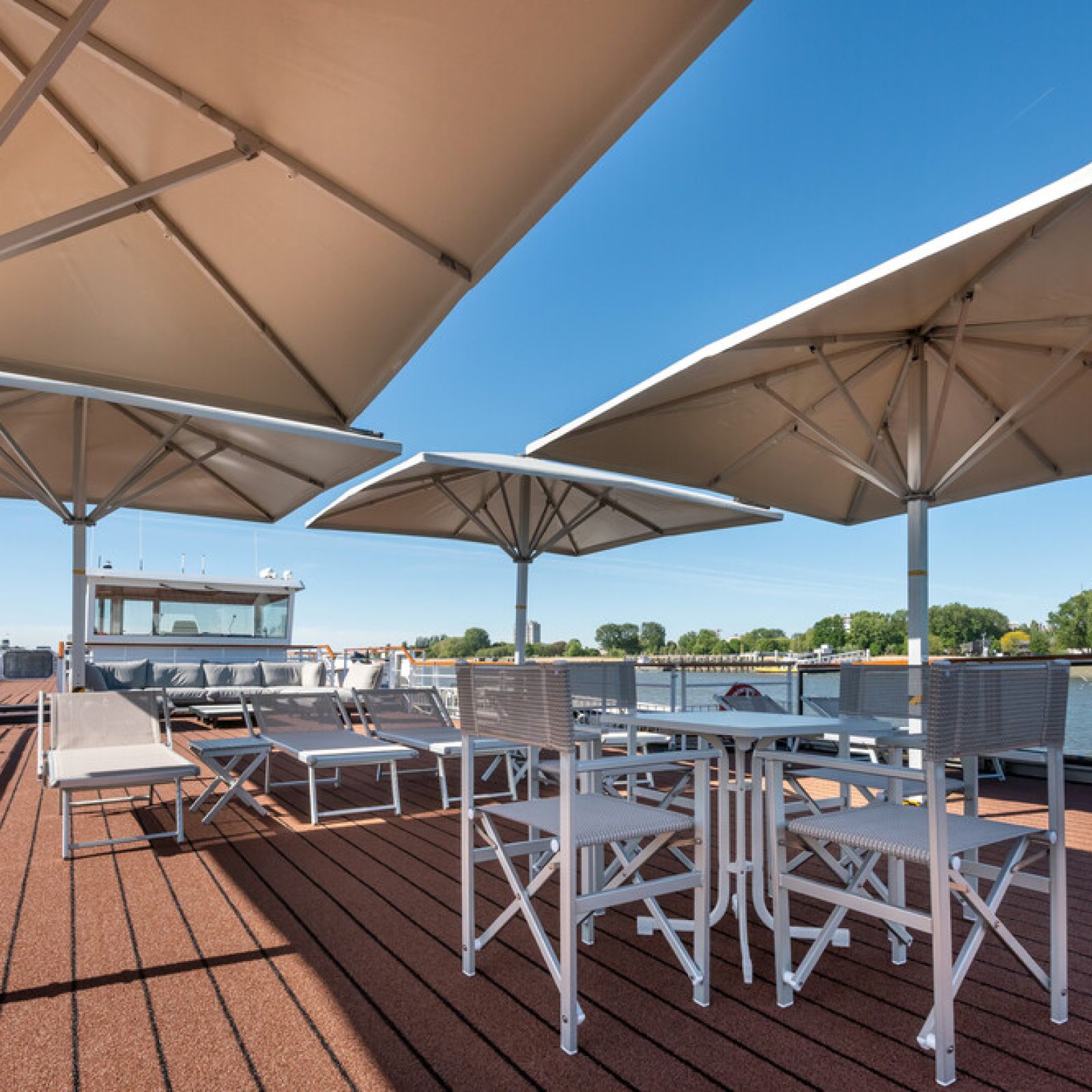 River Crown 25