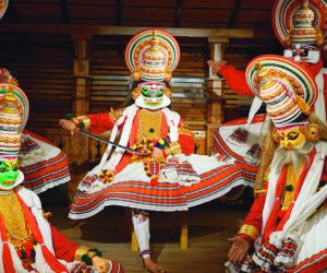 Kathakali dancers