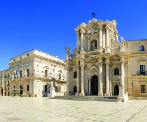Piazza Duomo & Syracuse Cathedral