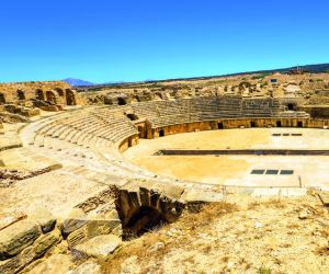 Hadrianera amphitheatre, Uthina